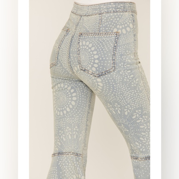 We The Free Just Float On Flare Jeans Light Wash Geo Print Size 28 - Picture 4 of 16